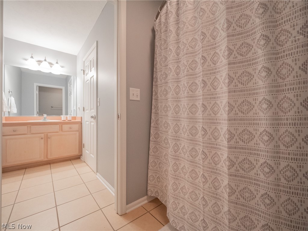 Vista Lago Condo - Residential