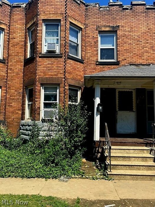 OPPORTUNITY OF A LIFETIME! Long time owner retiring! Priced to sell! FANTASTIC RENTAL or make your own! Tenant occupied on a mo to mo lease at $900 per. Spacious 3 bedroom brick row house close to Edgewater & Gordon Square! Bus Stop Right in front of the prop & the Rapid Station is just over the bridge! GORGEOUS HARDWOOD FLOORING, Stunning woodwork, beautiful decorative fireplace, newer flooring in the kitchen & bath, recently painted. updated vinyl windows. roof tune up 1 yr ago, & glass block windows in the basement! Quaint backyard that's easily maintained! NO HOA OR MAINTENANCE FEE! DO NOT MISS THIS ONE! ALSO AVAILABLE FOR SALE AS A PACKAGE OF SIX MLS # 5044266 POF/ PREAPPROVAL PRIOR TO SHOWINGS.