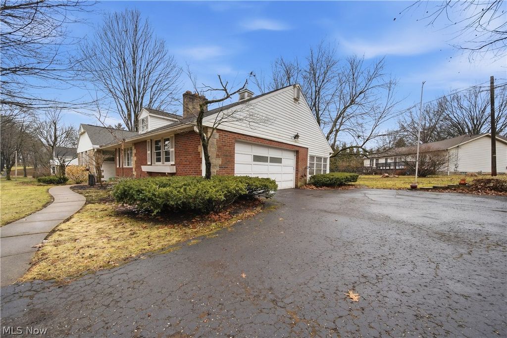 Photo of 3425 Darlington Avenue NW, Canton, OH 44708 (MLS # 5192833)