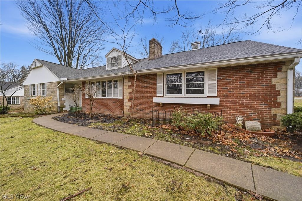 Photo of 3425 Darlington Avenue NW, Canton, OH 44708 (MLS # 5192833)