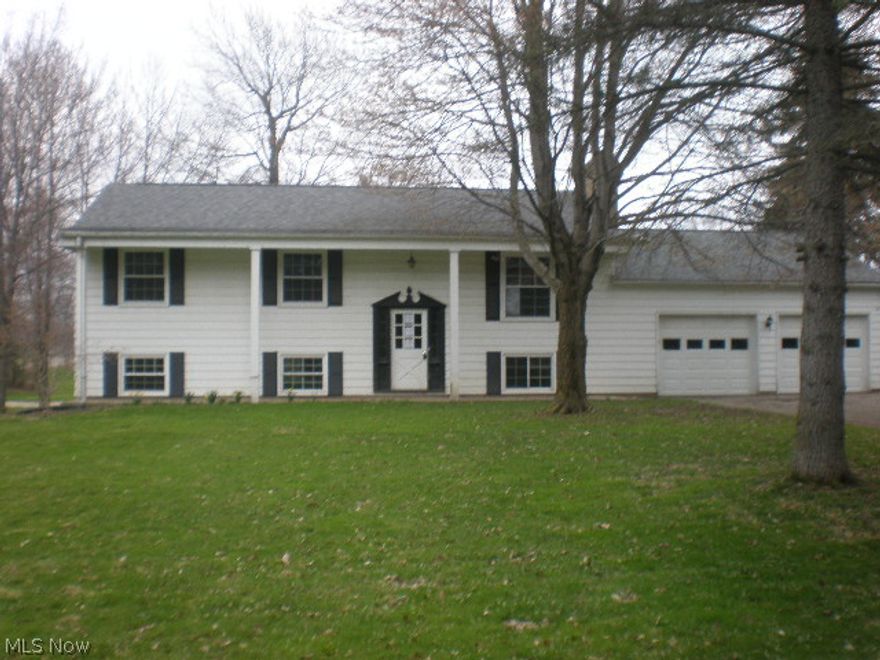 Nice country like living. Basement has full bath and kitchen, could be in-law suite or 2nd unit.  This is HUD case # 412-648963. Hud homes sold AS IS only.  Bids open to owner occupant, non profits and government entities only until:5/12/2014 11:59:59 PM  CT