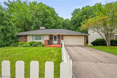 Homes For Sale - 646 Palisades Drive<br/> Akron, OH 44303