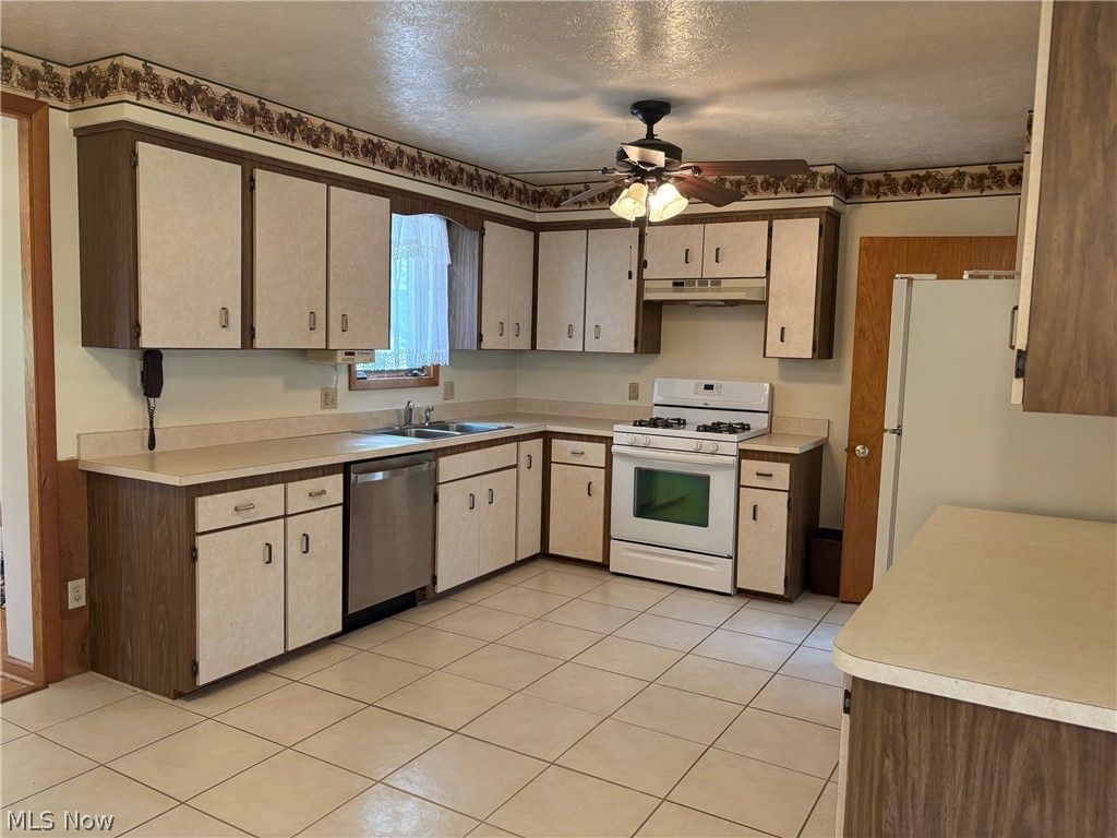Photo of 3000 Lost Nation Road, Willoughby, OH 44094 (MLS # 5208115)
