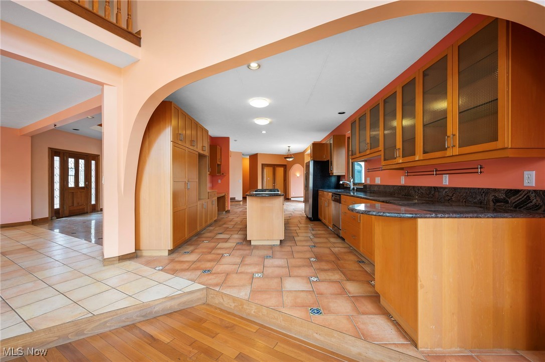 6100 Loch Lomond Court, Solon, Ohio image 16