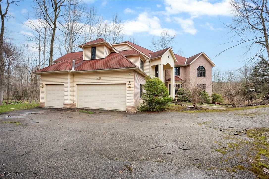 6100 Loch Lomond Court, Solon, Ohio image 3