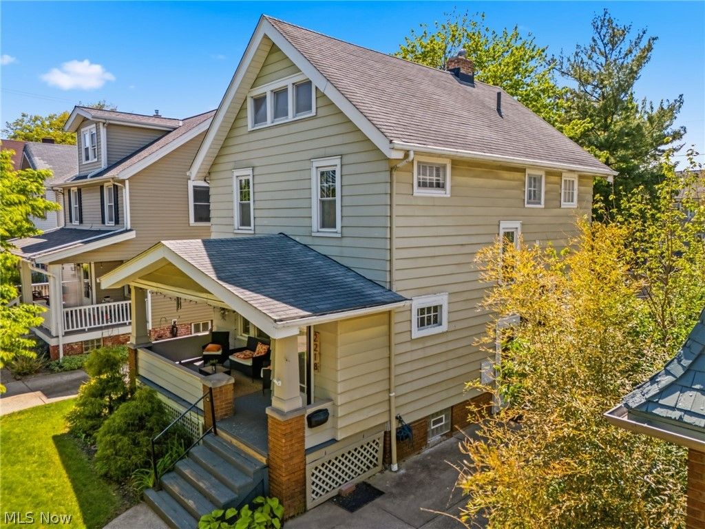 Photo of 2218 Wyandotte Avenue, Lakewood, OH 44107 (MLS # 5209630)