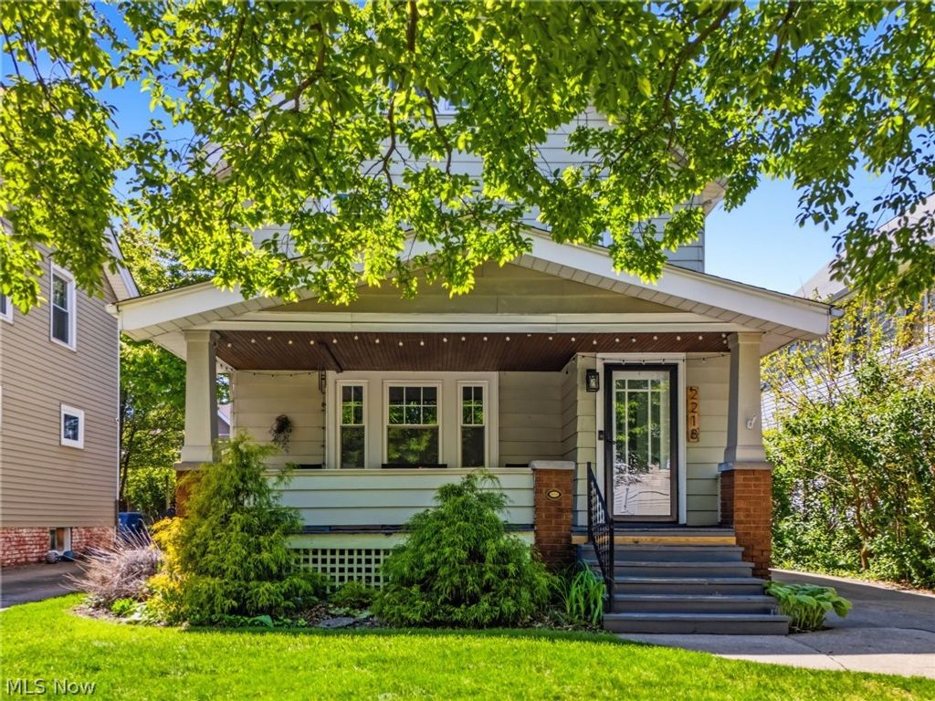 Photo of 2218 Wyandotte Avenue, Lakewood, OH 44107 (MLS # 5209630)