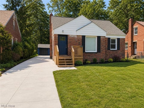 Homes For Sale - 325 E 257 Street<br/> Cuyahoga County, Euclid, OH 44132