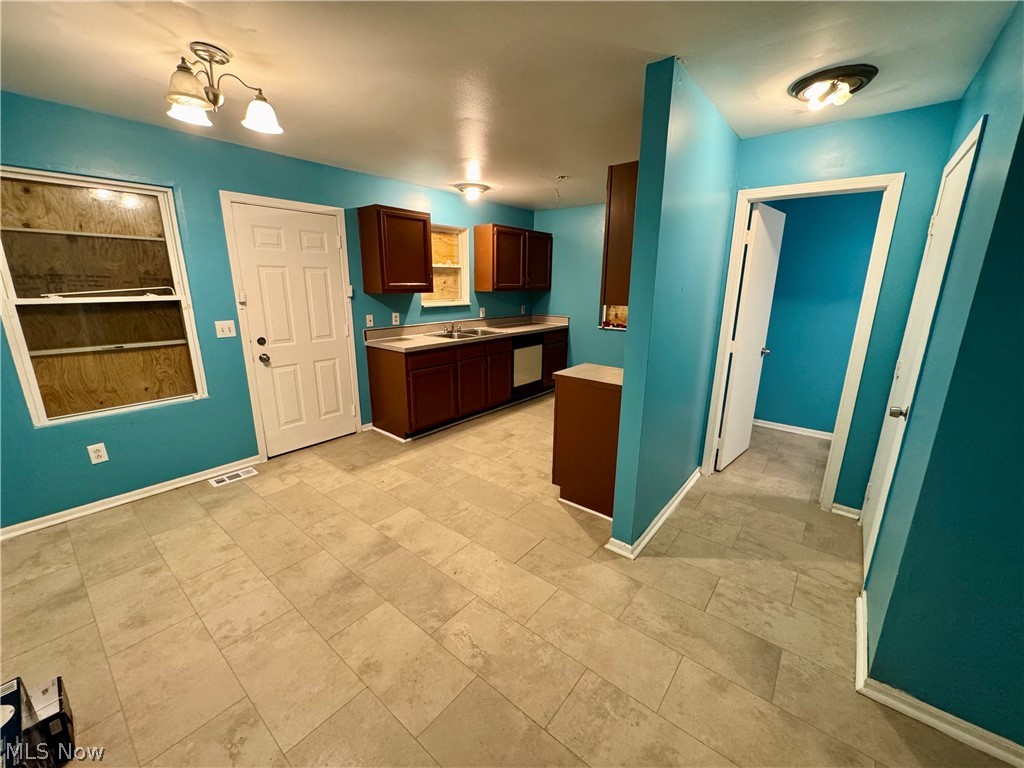 359 W Chalmers Avenue