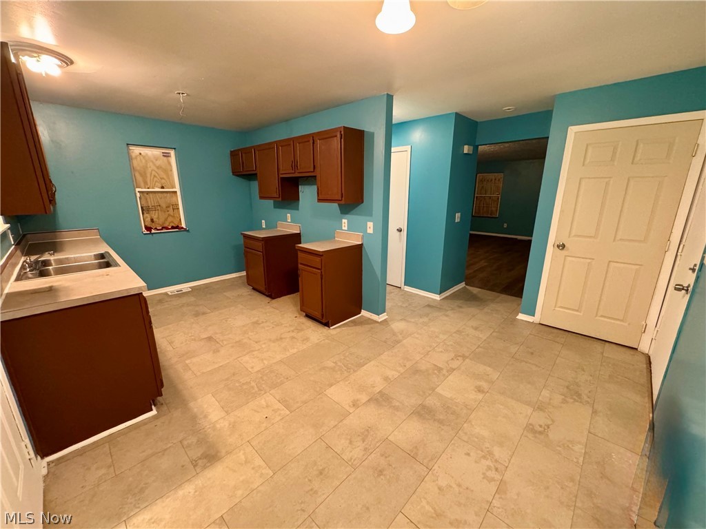 359 W Chalmers Avenue