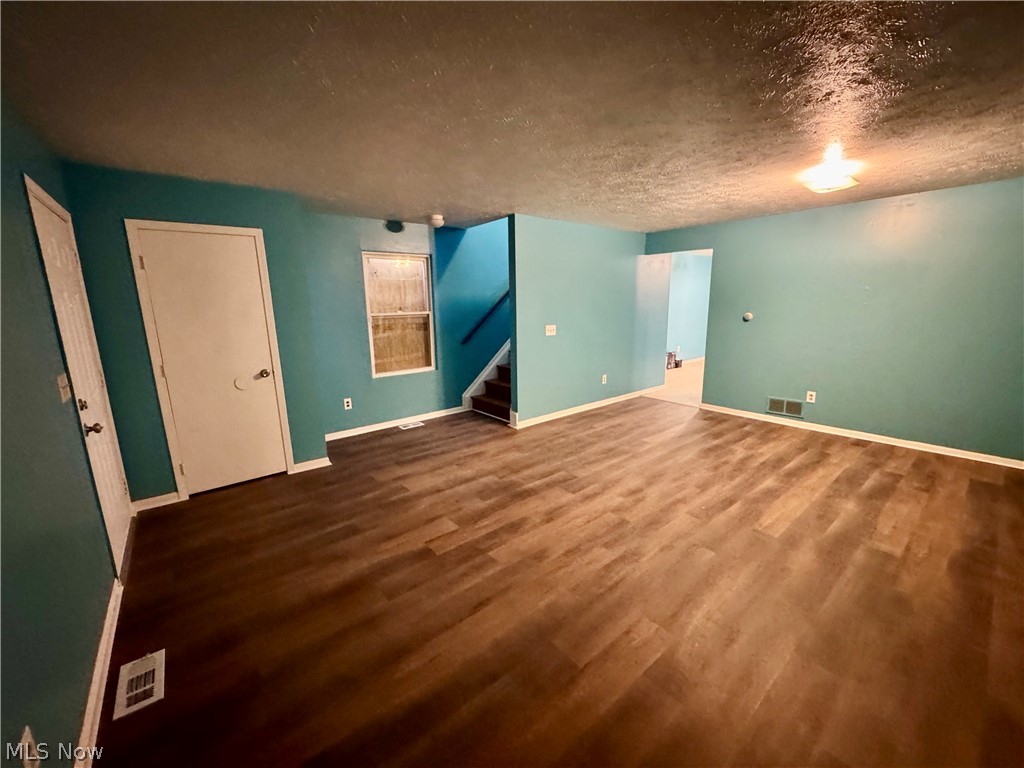 359 W Chalmers Avenue