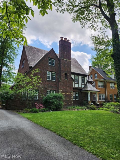 Homes For Sale - 2858 Berkshire Road<br/> Cleveland Heights, OH 44118