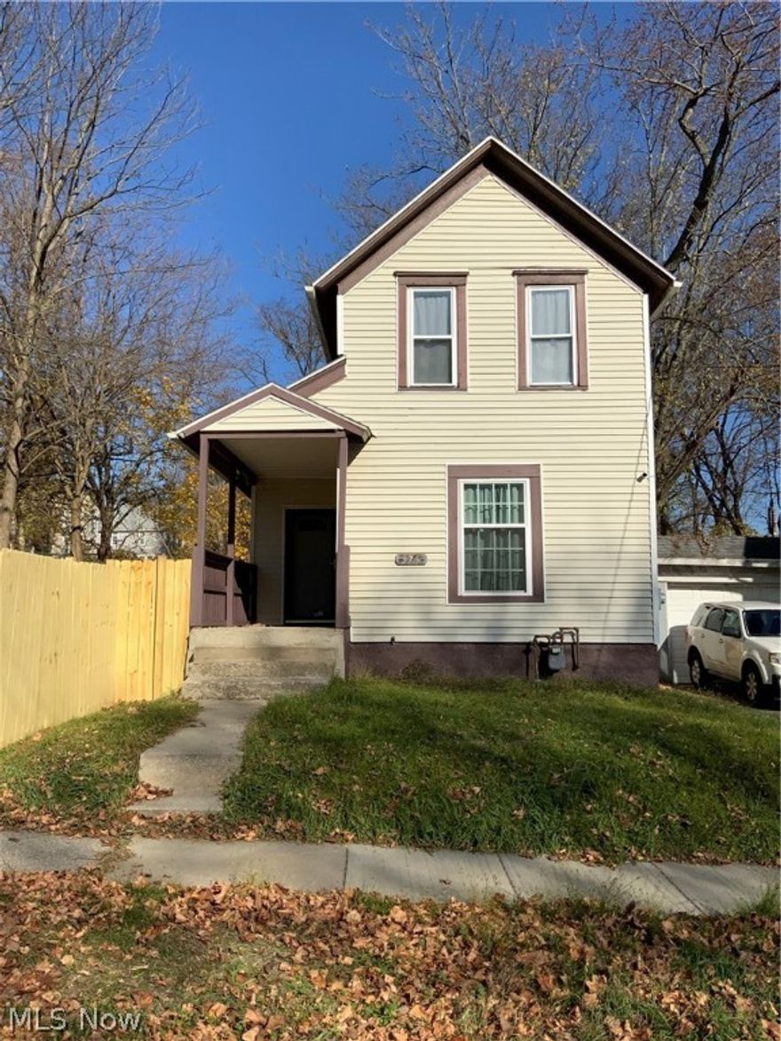 Click link now to schedule a showing for this NICE INVESTMENT property in Akron. Perfect for a first time home buyer or a great addition to your investment portfolio. Updates include newly fenced in yard and eat in kitchen. Get in while you can GREAT OPPORTUNITY !!!!