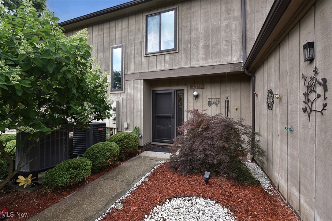 Welcome to easy living in this 3-bedroom, 2.5-bath townhouse-style condo located in a well-kept, professionally managed community. Offering a smart layout and great indoor-outdoor flow, this home features a private front patio—perfect for container gardening or relaxing outdoors—and a balcony off the primary suite for your own peaceful retreat.
The main level includes an open-concept living and dining area, a well-equipped kitchen, and a convenient half bath for guests. Upstairs, you'll find three comfortable bedrooms, including a spacious primary suite with its own en-suite bath and direct access to the balcony. Two additional bedrooms share a full bath and offer flexible space for guests, work-from-home setups, or hobbies. Location is convenient to shopping, restaurants and entertainment, as well as our beautiful MetroParks.
Whether you're looking for your first home, right-sizing, or investing in a lock-and-leave lifestyle, this townhome offers the ideal blend of space, convenience, and value.