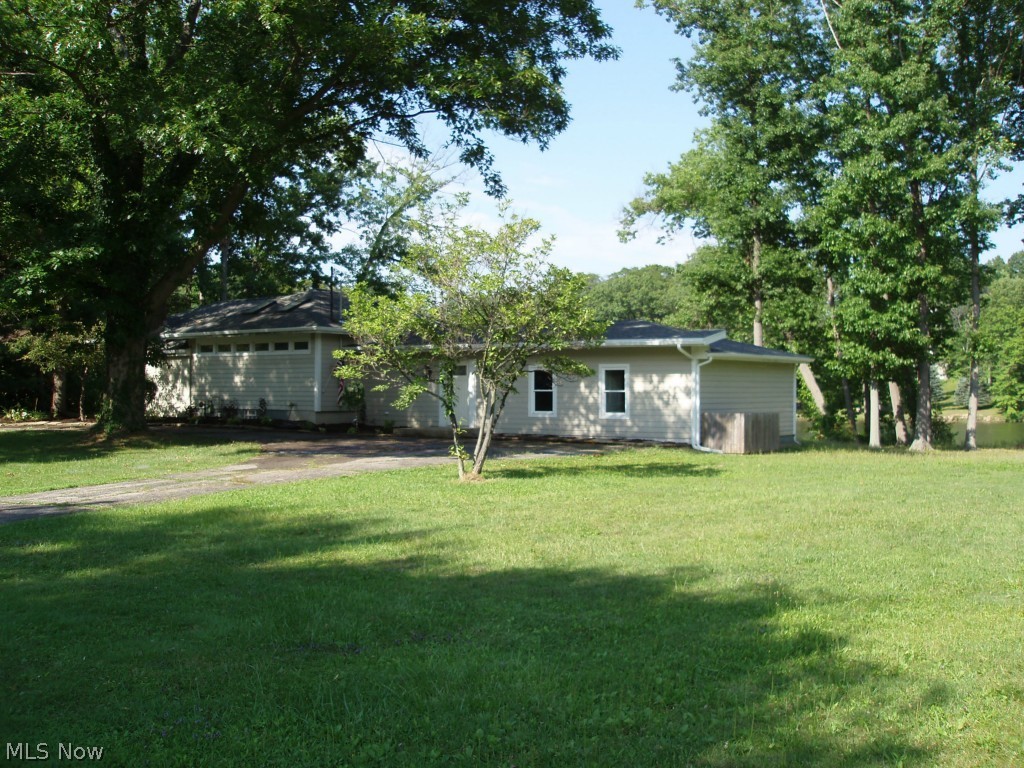 Newly Remodeled 4 Bedroom 2 Bath Home. Master Bedroom has large closet and full Bath. Beautiful view of Meadowbrook Lake in the backyard. Small dock for swimming, rowboat or canoe. Approx 1 acre. Includes appliances.
Currently rented, will be available by the end of August.