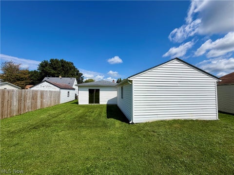Tiny photo for 512 Maplewood Avenue, Struthers, OH 44471 (MLS # 5240760)