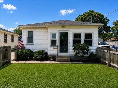 Photo of 512 Maplewood Avenue, Struthers, OH 44471 (MLS # 5240760)