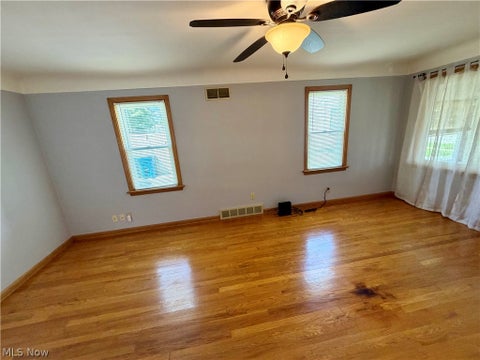 Tiny photo for 512 Maplewood Avenue, Struthers, OH 44471 (MLS # 5240760)
