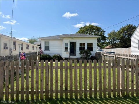 Tiny photo for 512 Maplewood Avenue, Struthers, OH 44471 (MLS # 5240760)