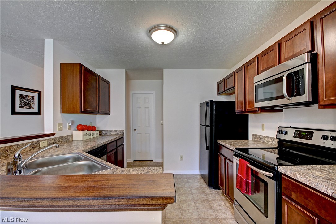 Commons/Fieldstone Lakes Town Ho - Residential