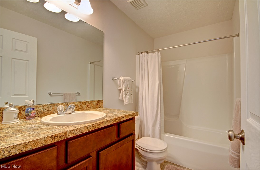 Commons/Fieldstone Lakes Town Ho - Residential