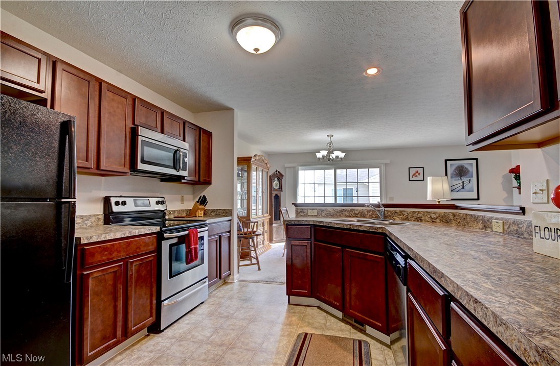 Commons/Fieldstone Lakes Town Ho - Residential