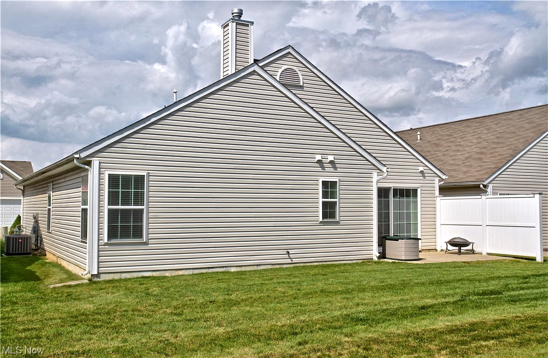 Commons/Fieldstone Lakes Town Ho - Residential