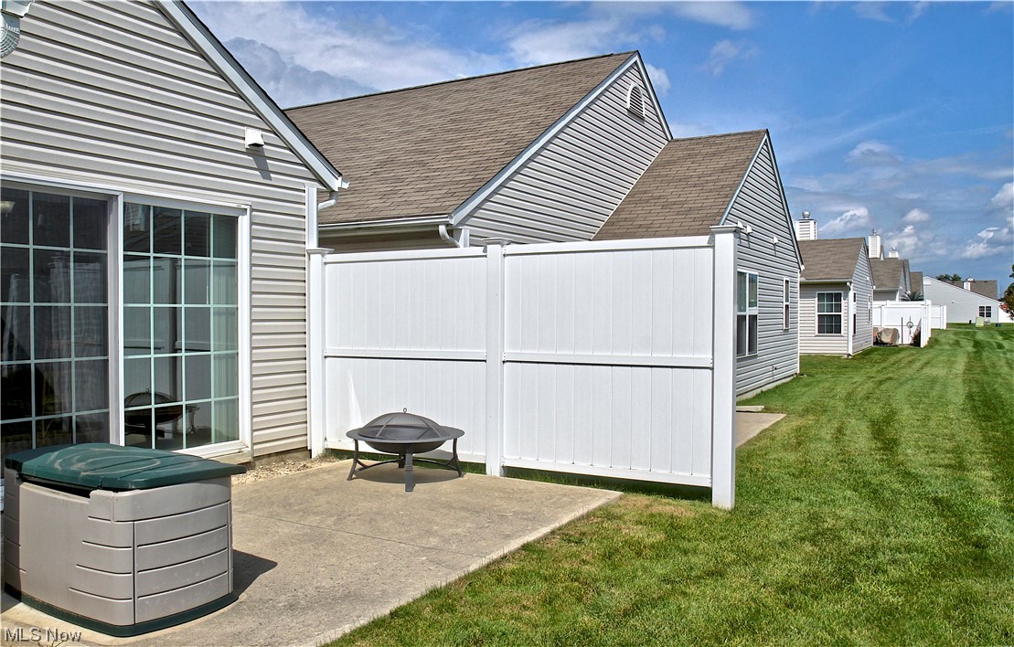 Commons/Fieldstone Lakes Town Ho - Residential