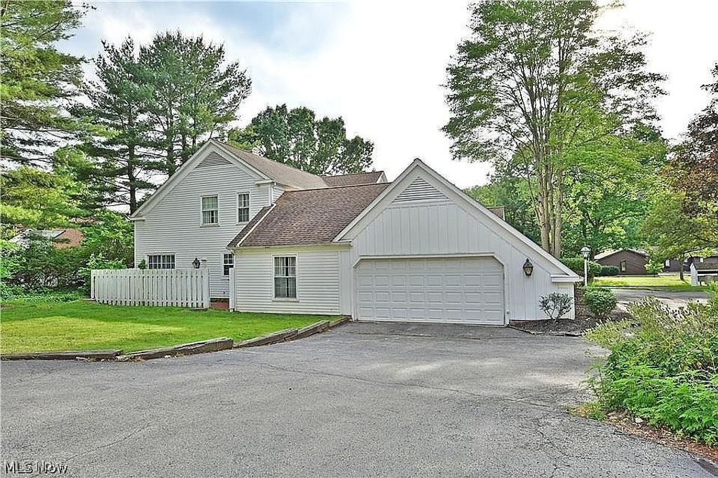 Photo of 4389 Devonshire Drive, Youngstown, OH 44512 (MLS # 5182335)