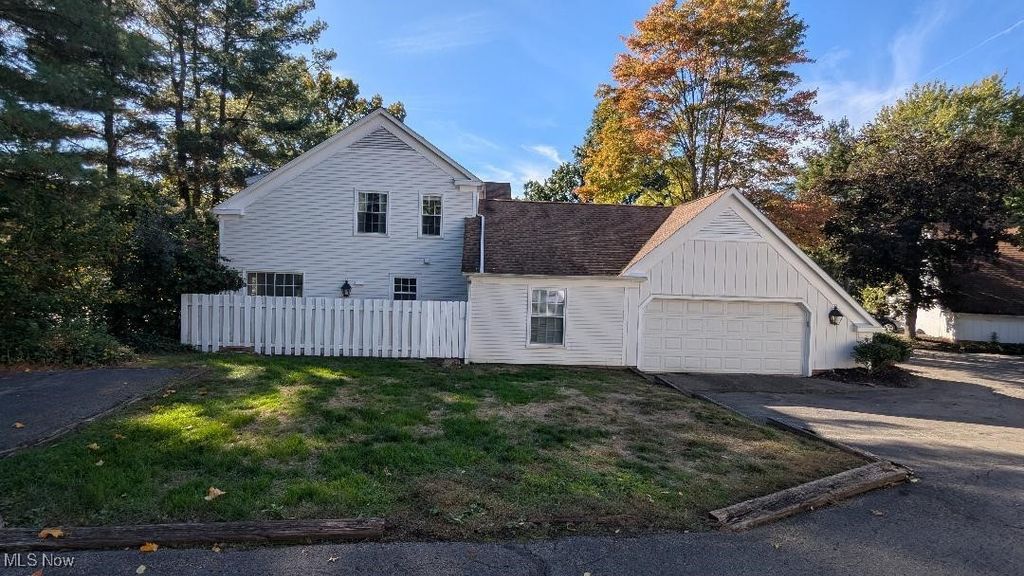 Photo of 4389 Devonshire Drive, Youngstown, OH 44512 (MLS # 5182335)