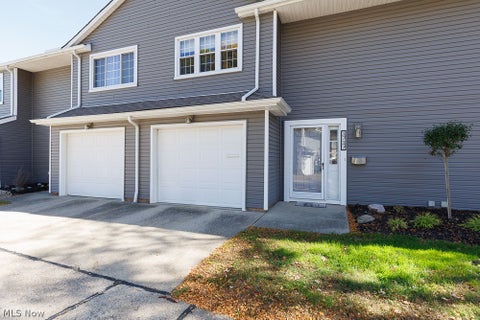 Condo For Sale - 1717 Walnut Lane #8-52<br/> Cuyahoga County, Rocky River, OH 44116