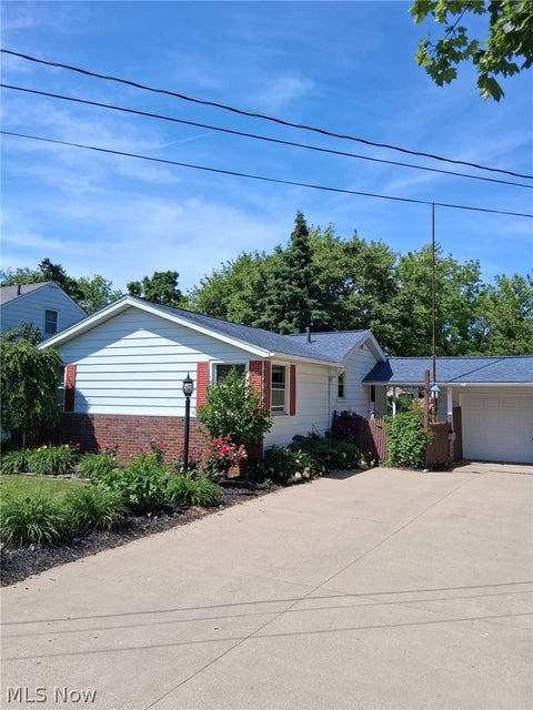 Photo of 481 Shupe Avenue, Amherst, OH 44001 (MLS # 5216920)