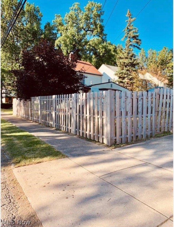 S H Kleinman Realty Cos Shake - Residential