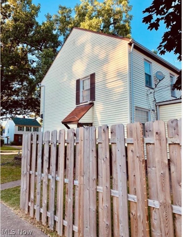 S H Kleinman Realty Cos Shake - Residential