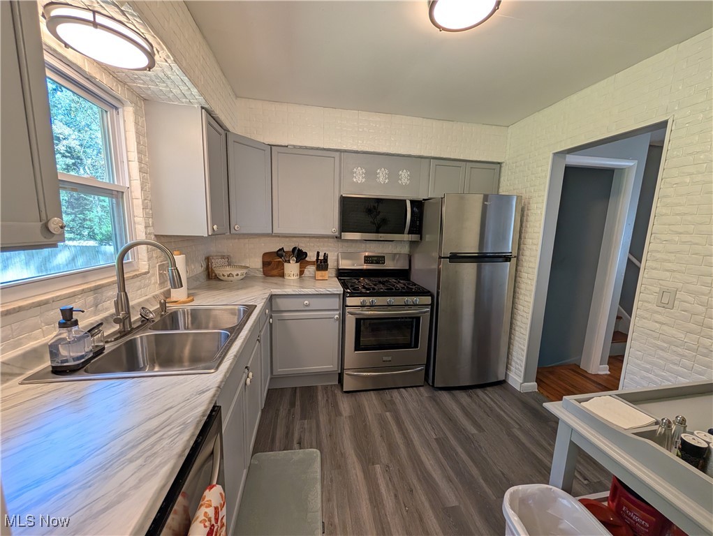 Parkway Estate #2 - Residential Lease