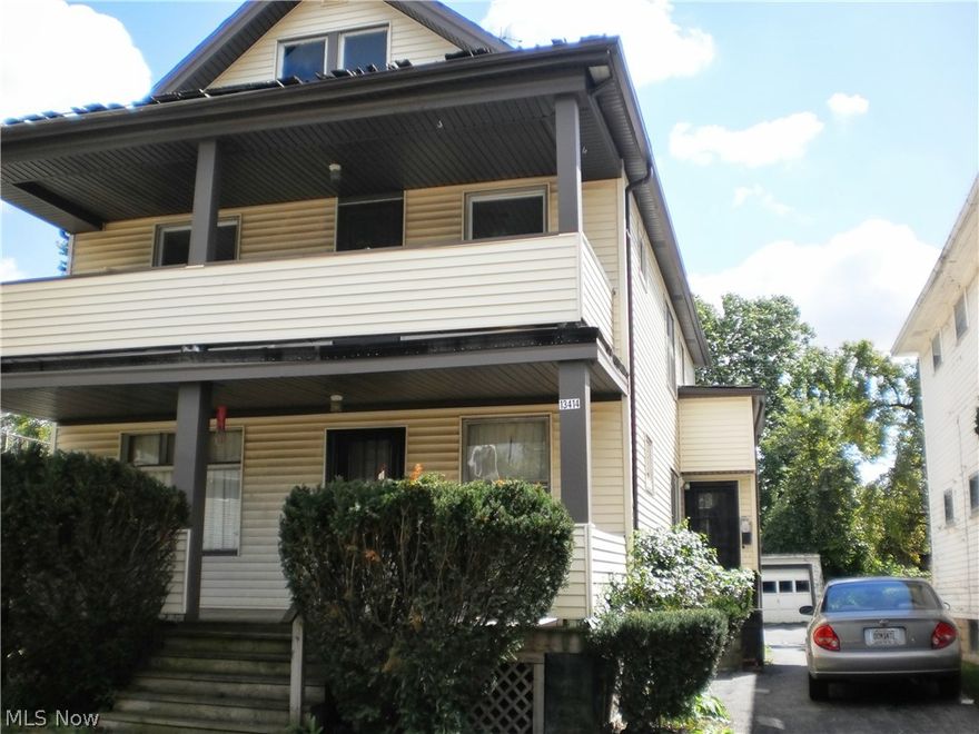 Nice condition duplex, tenant occupied currently cash flowing nicely. This property is perfect for investors and homeowners alike, don't miss out on this great opportunity.
