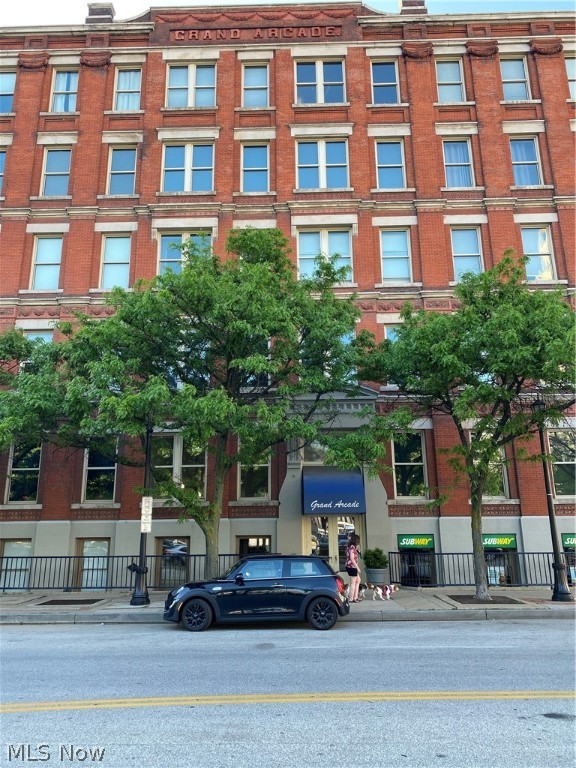 You have found your dream apartment! Welcome to this bright, clean and newly remodeled 1-bedroom apartment in the heart of Downtown's Warehouse District. High ceilings and large windows allow natural sunlight to flood the apartment, making for a spacious and beautiful living area. This stunning apartment offers stainless steel appliances, updated kitchen with new granite counter tops, updated bathroom and security system. Prime location for the Downtown restaurants, shops and entertainment. What could be better! Do not miss out on this beautiful apartment! All adult applicants must apply online for a credit, criminal and eviction history check. $35 rental application fee per adult occupant.