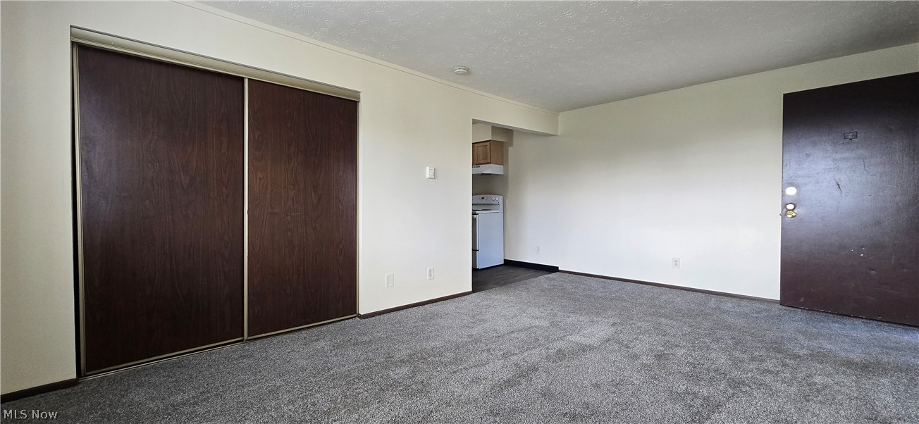 888 Rosamond Avenue