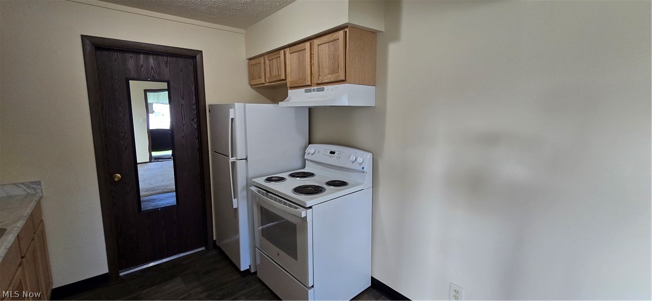 888 Rosamond Avenue