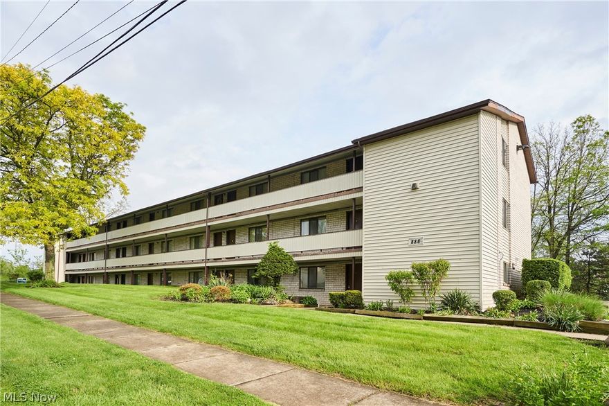 Well-maintained and managed 26 unit building in Kenmore conveniently located a 1-min drive to I-76/77 and a 5-min
drive to downtown Akron / University of Akron. Featuring 26 identical 1BR/1BA units. Avg. rent: $640 / mo. Add'l info: Electric radiant heat, new roof ‘23 (asphalt shingle), rear of building waterproofed '24, replaced electric panels in each unit & building main breaker '25, 5 new kitchens installed '24-'26, shared coin laundry room, exterior stairwells, parking lot, and security lights. Built-in wall AC units.