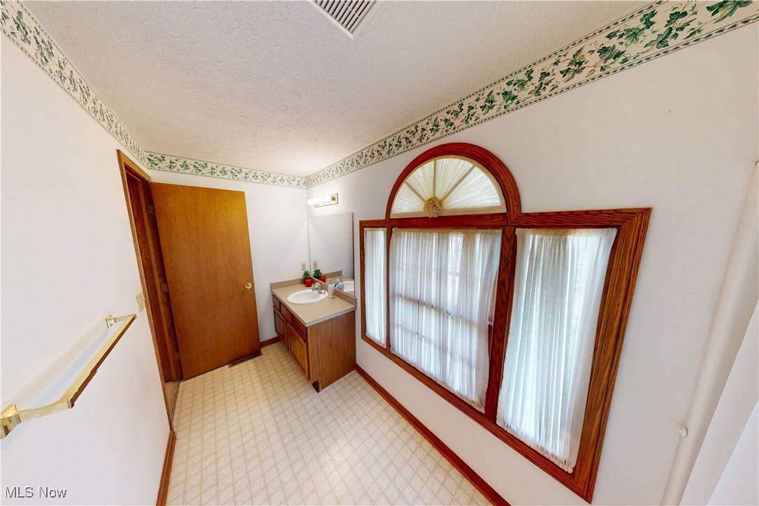 5362 Park Vista Court, Stow, Ohio image 24