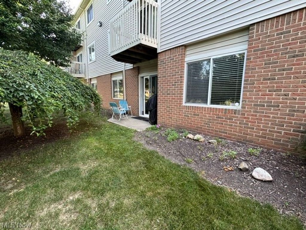 Photo of 1411 Buckingham Gate Boulevard, Cuyahoga Falls, OH 44221 (MLS # 5224332)