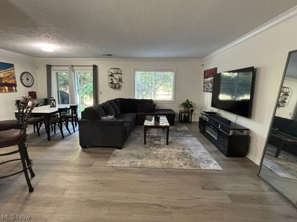 Photo of 1411 Buckingham Gate Boulevard, Cuyahoga Falls, OH 44221 (MLS # 5224332)