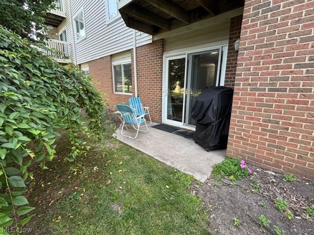 Photo of 1411 Buckingham Gate Boulevard, Cuyahoga Falls, OH 44221 (MLS # 5224332)