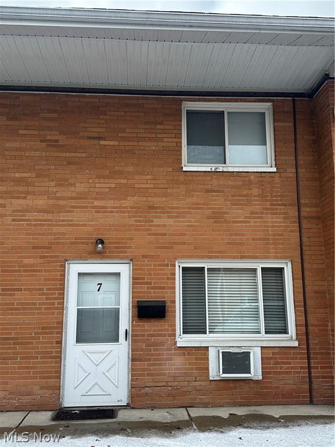 Condo For Sale - 29902 Euclid Avenue #B7<br/> Lake County, Wickliffe, OH 44092