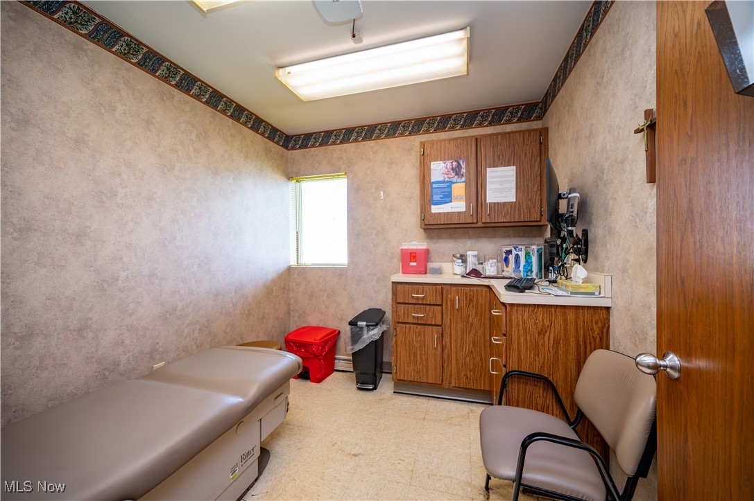 Village/Mineral Rdg - Commercial Sale