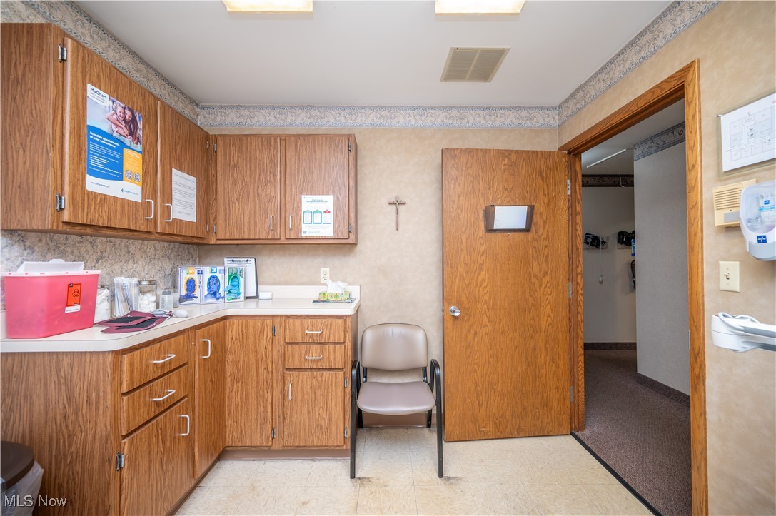 Village/Mineral Rdg - Commercial Sale