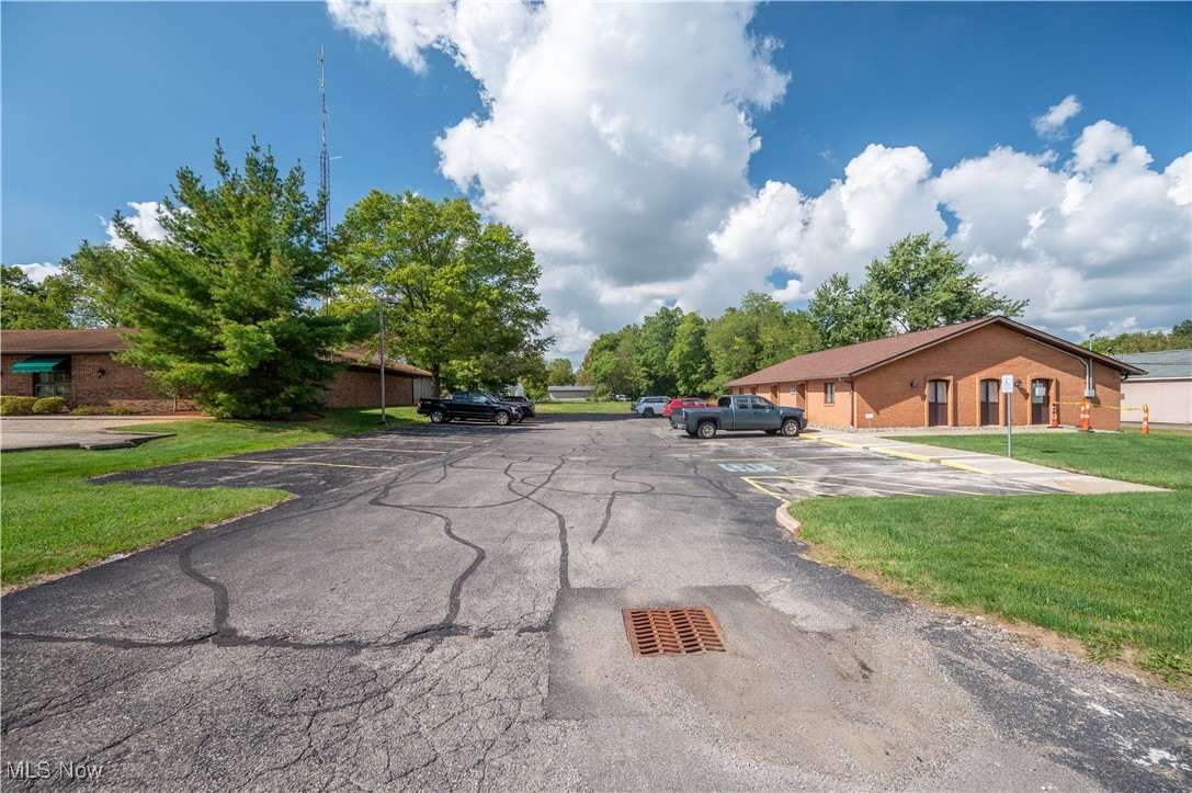 Village/Mineral Rdg - Commercial Sale