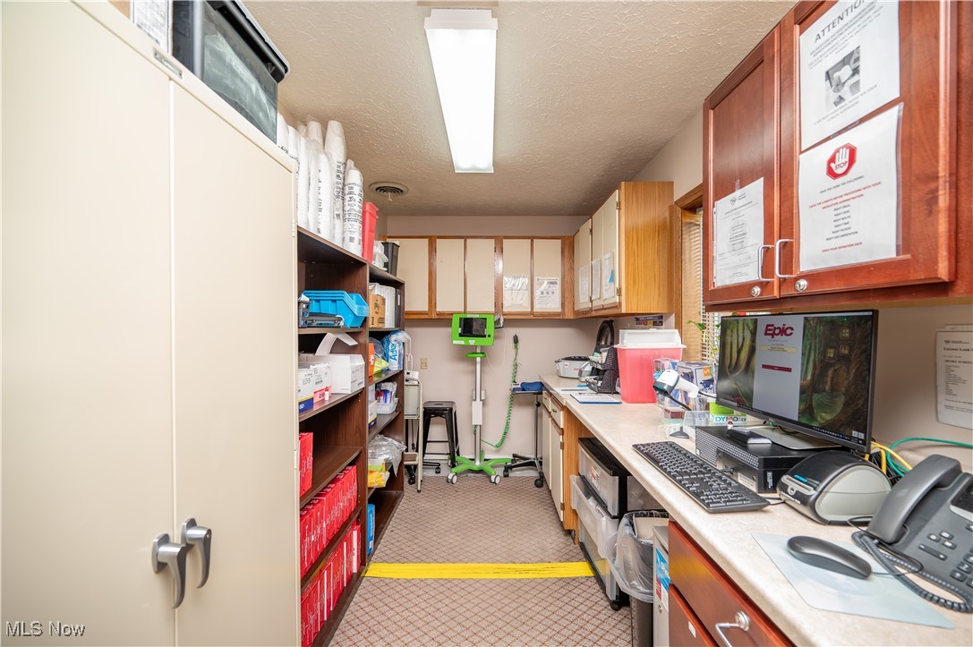 Village/Mineral Rdg - Commercial Sale