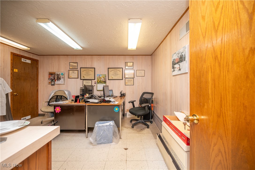 Village/Mineral Rdg - Commercial Sale